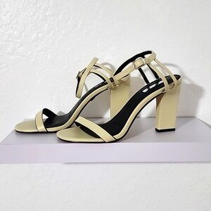 Topshop Cream Colored Sandals. Size US 9. UK 7